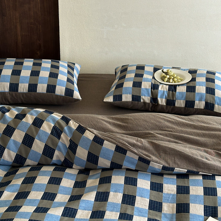 Checked cotton satin bedding set with textured check pattern and quilted bedspread