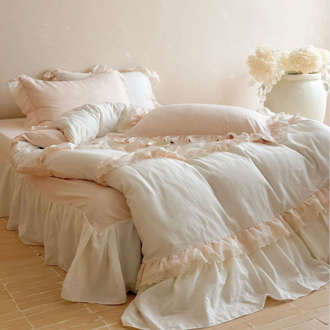 Linen look bed cover set with frill and lace trim