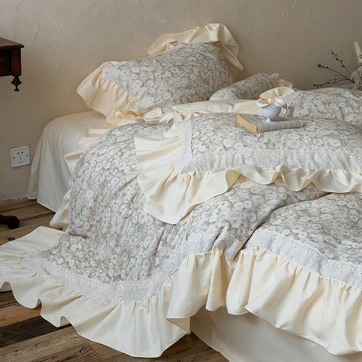 Bedding and bedspread set