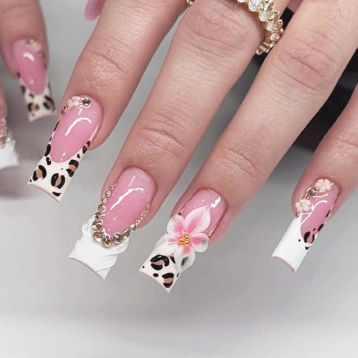 Artificial nail set with trendy animal and glitter designs Kalsten