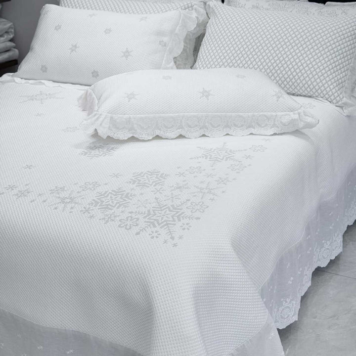 Quilted cotton bedspread set with honeycomb quilting, lace trim, and matching pillow covers