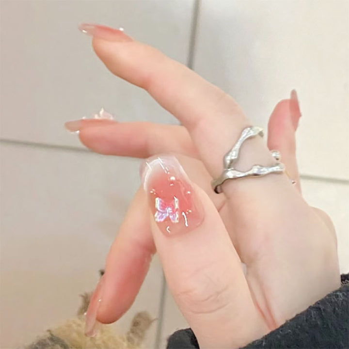 Artistic Press-On Nail Set with Elegant Design