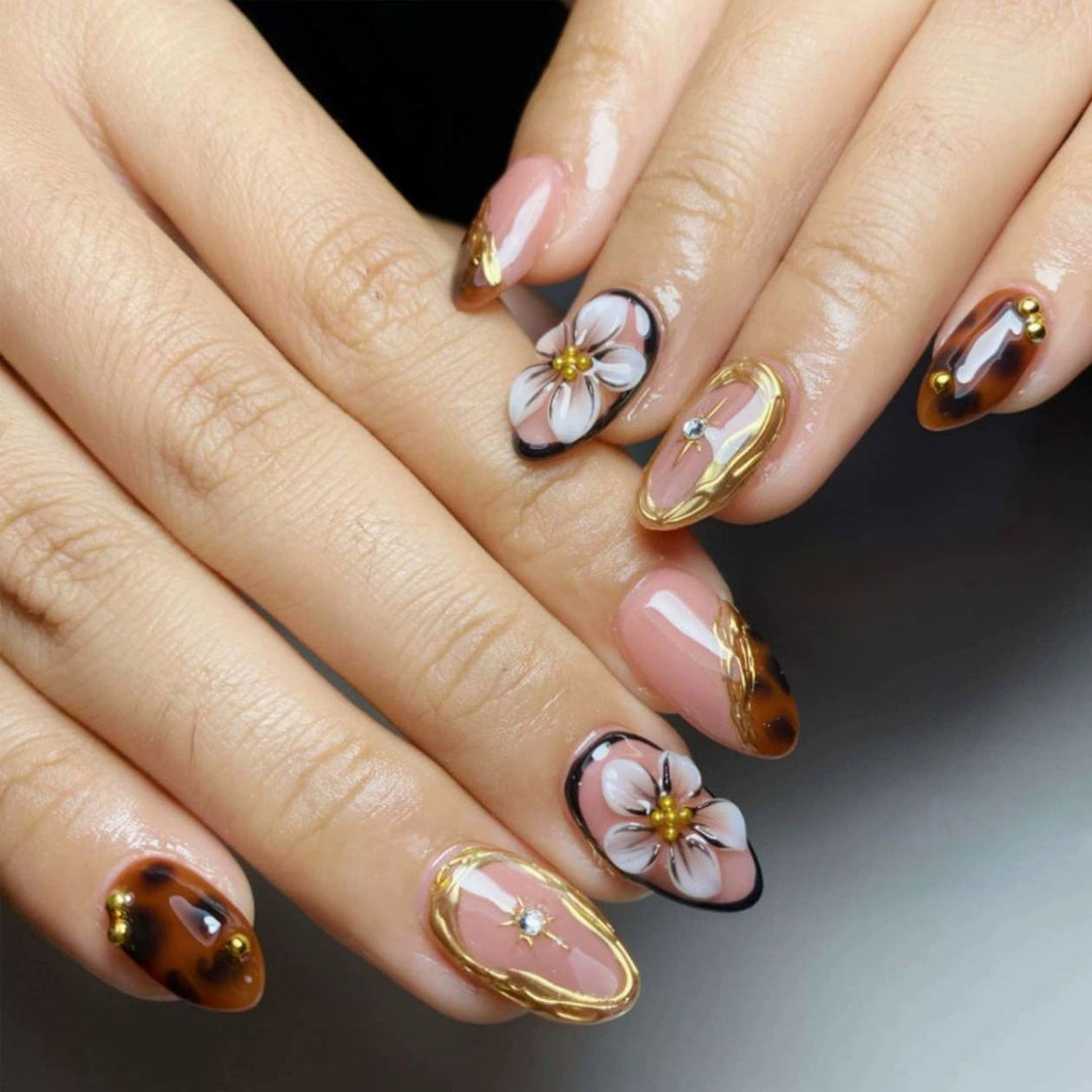 Elegant Floral Accent Press-On Nails