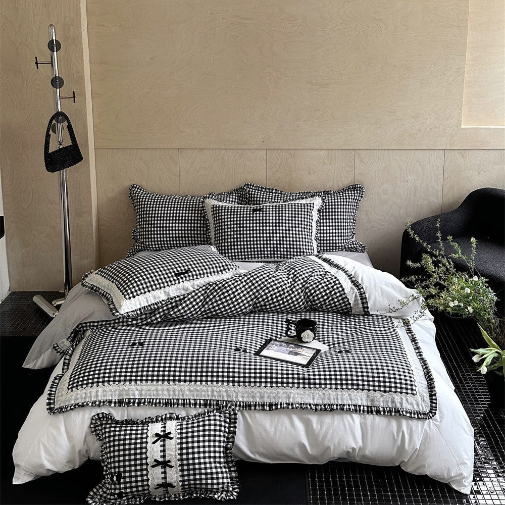 Checked bedding set in Vichy check with ruffles and lace edge