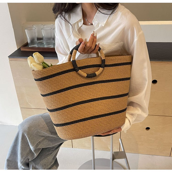 Generous straw shopper with stylish ring handle Kalsten