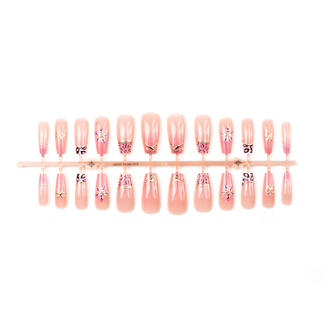 Artificial nails with floral accents Kalsten