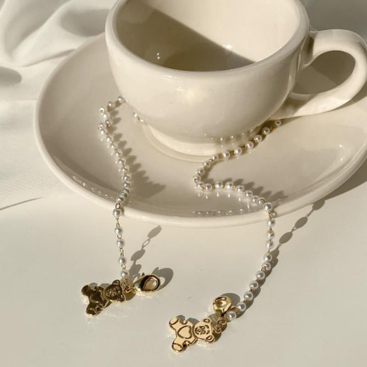 Playful pearl necklace with gold pendants Kalsten
