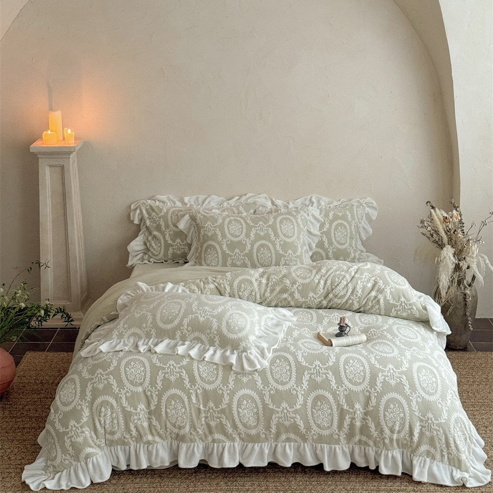 Bedding set with jacquard medallion, ruffle and extra-soft cotton blend