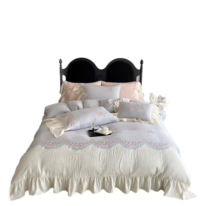 Vintage-inspired bedding set made of cotton-linen with delicate rose embroidery and gathered frill