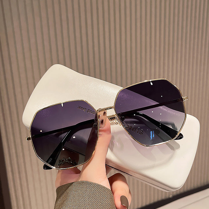 Women's fashionable geometric sunglasses with protective UV filter and stylish frame Kalsten