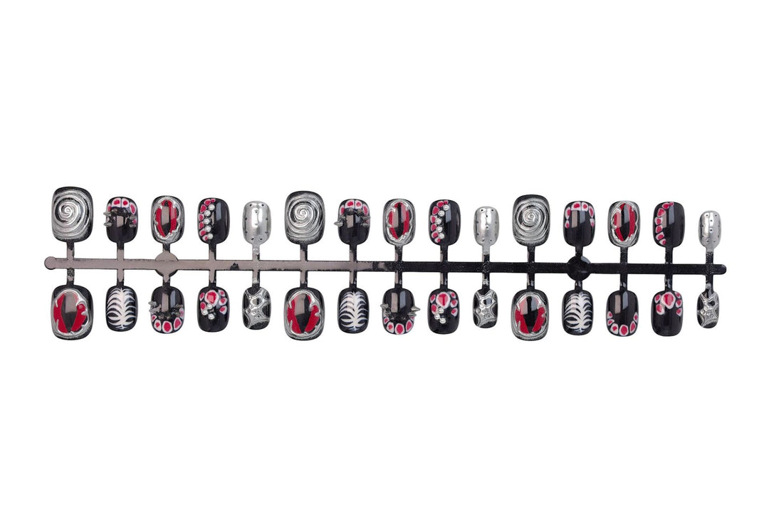 Artificial nail set with creative patterns and glamorous details Kalsten