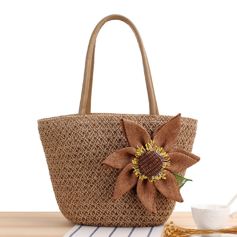 Handbag with floral appliqué Made of natural material Kalsten