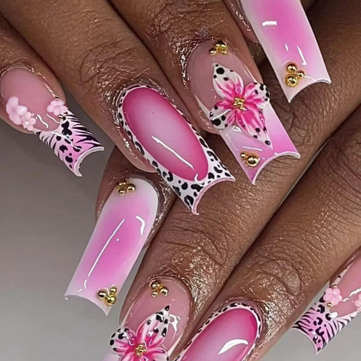 Nail art set with floral and glamorous accents Kalsten