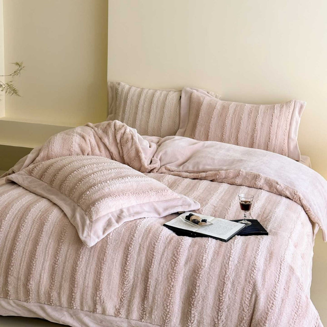 Plush duvet cover set with relief stripes and Sherpa finish