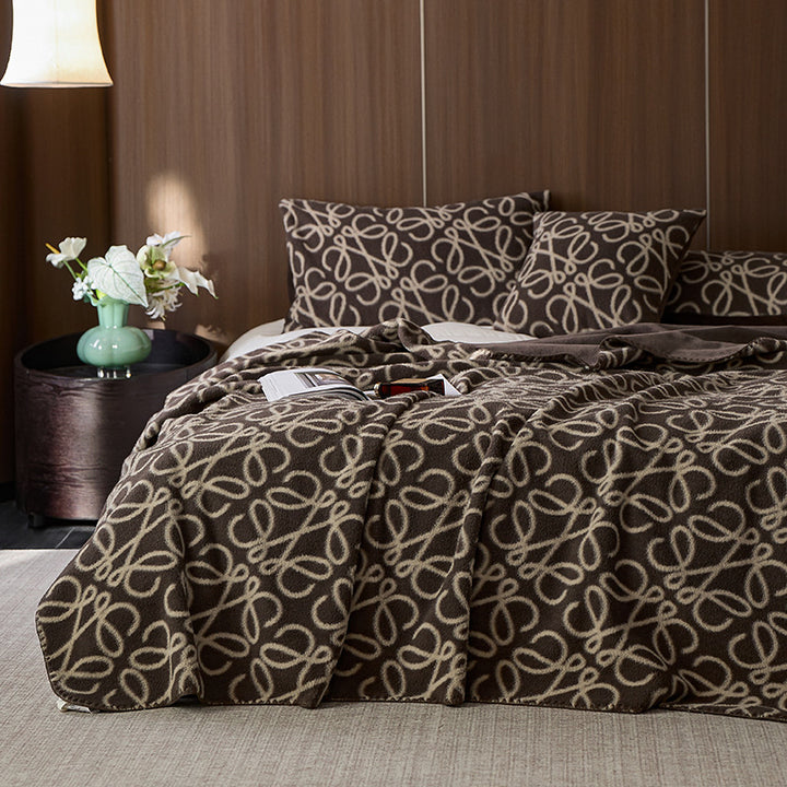 Decorative Flannel Bedspread Kalsten