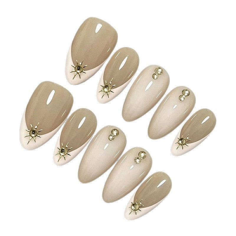 Nail set with elegant design elements and glamorous accents Kalsten