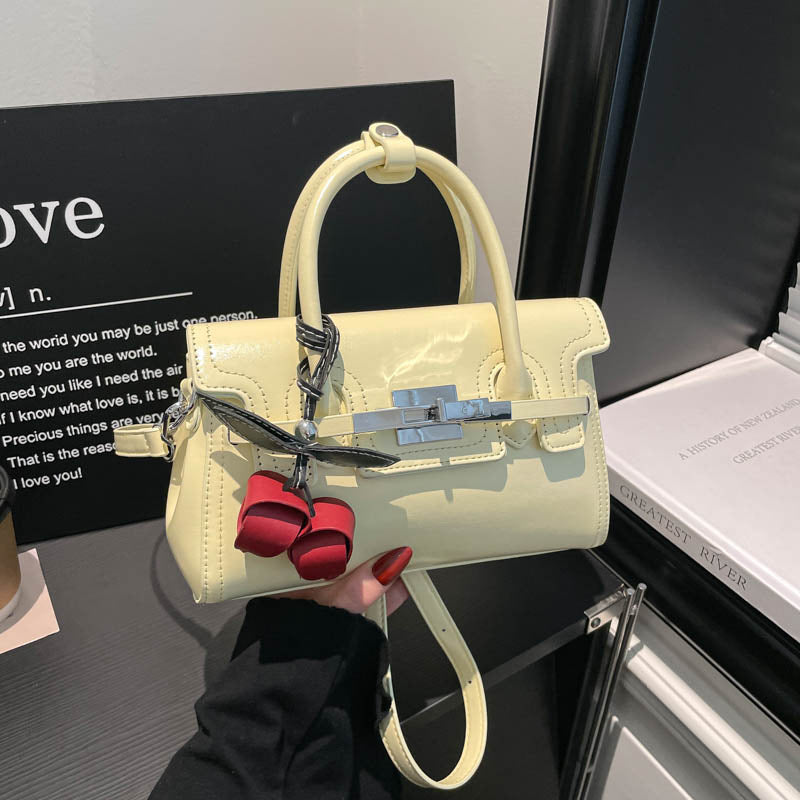 Fashion-Forward Structured Handbag Kalsten