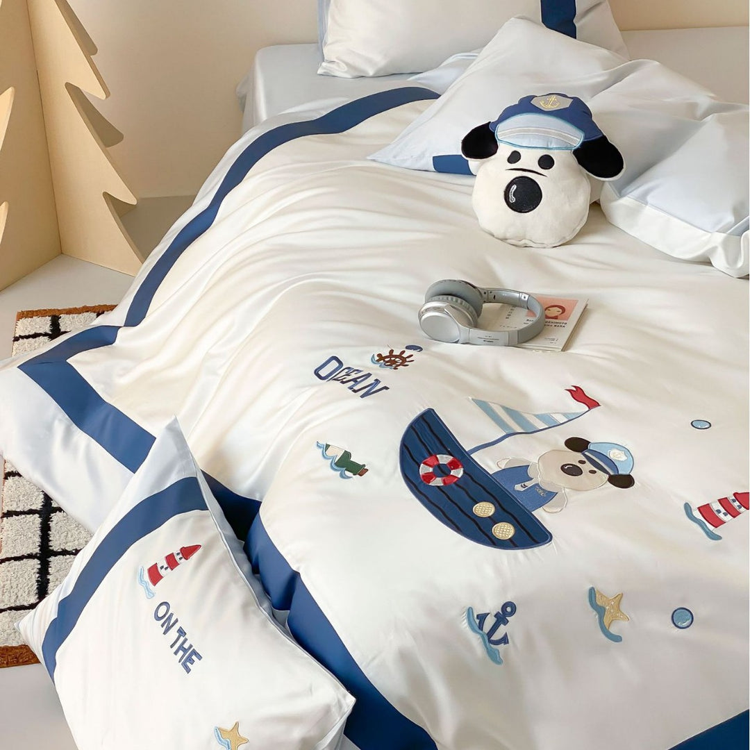 Satin-like children's bedding set with embroidered bunny motifs