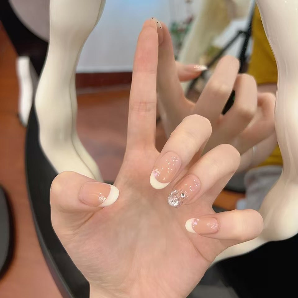 Elegant French Tip Decorative Nail Extensions