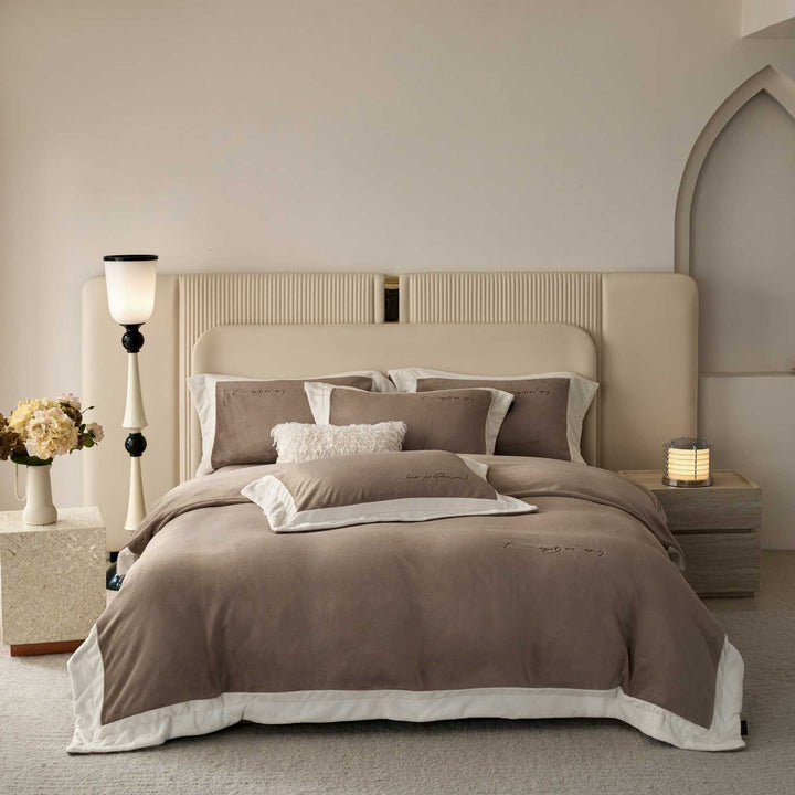 Reversible bed cover set made of premium cotton satin with hotel finish
