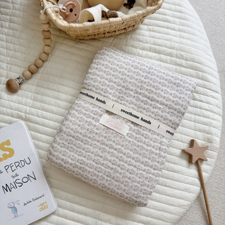 Unisex Muslin Blanket with delicate floral design and elegant ruffles Kalsten