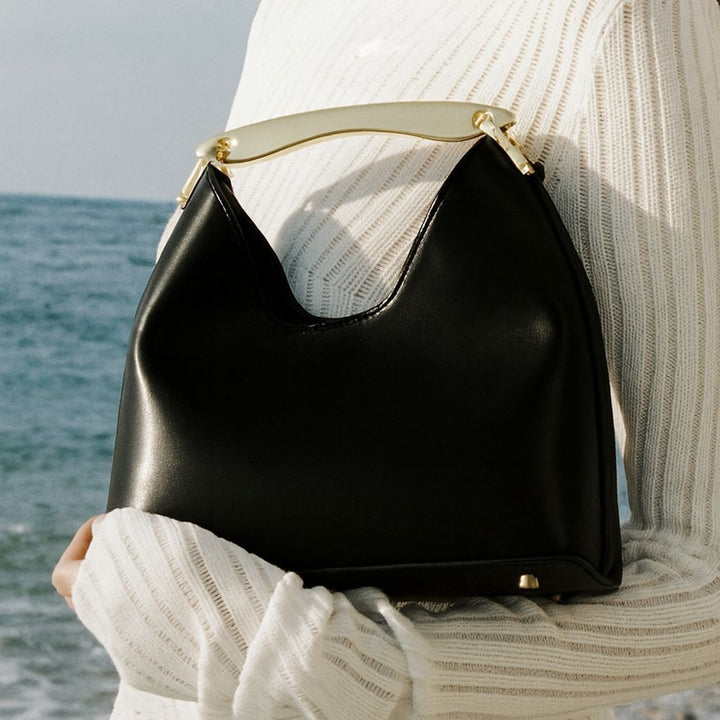 Modern Minimalist Handbag  1790618832
