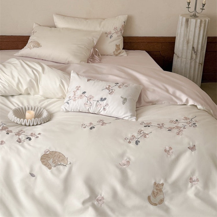 Elegant embroidered bedding set made of cotton satin with cat and flower motif Kalsten