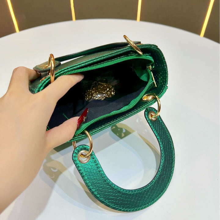 Stylish Snakeskin Textured Handbag