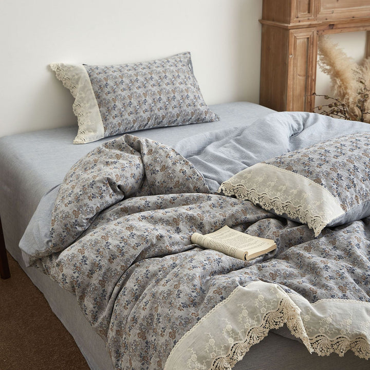 Duvet cover set in vintage floral design made of cotton-linen with lace trim
