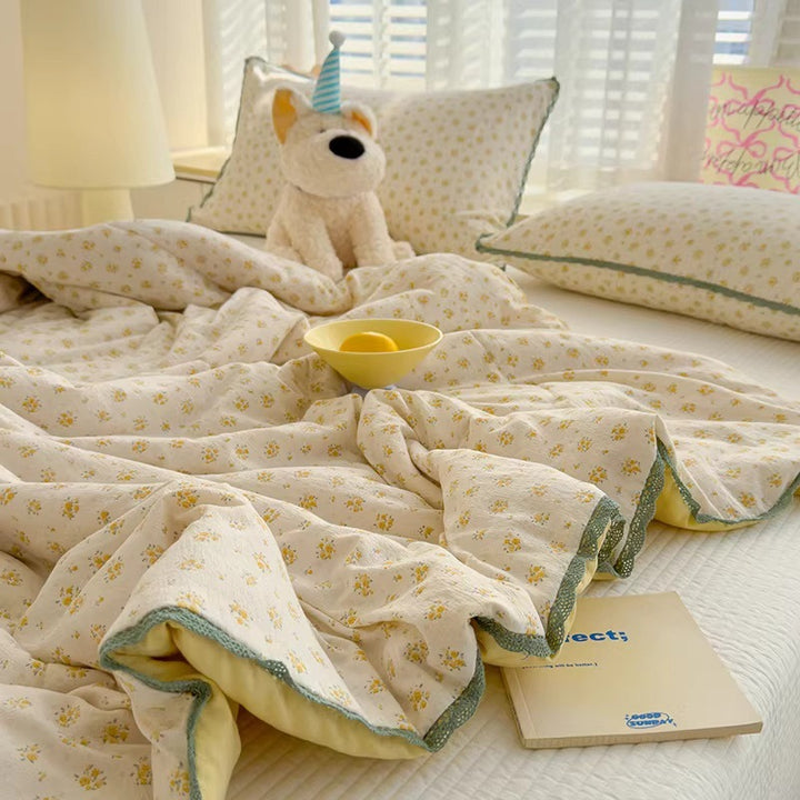 Ladies comfort duvet with delicate floral pattern and high-quality filling Kalsten