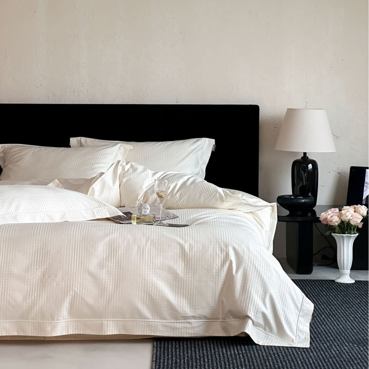 Reversible cotton satin bedding set with fine structure and hotel closure