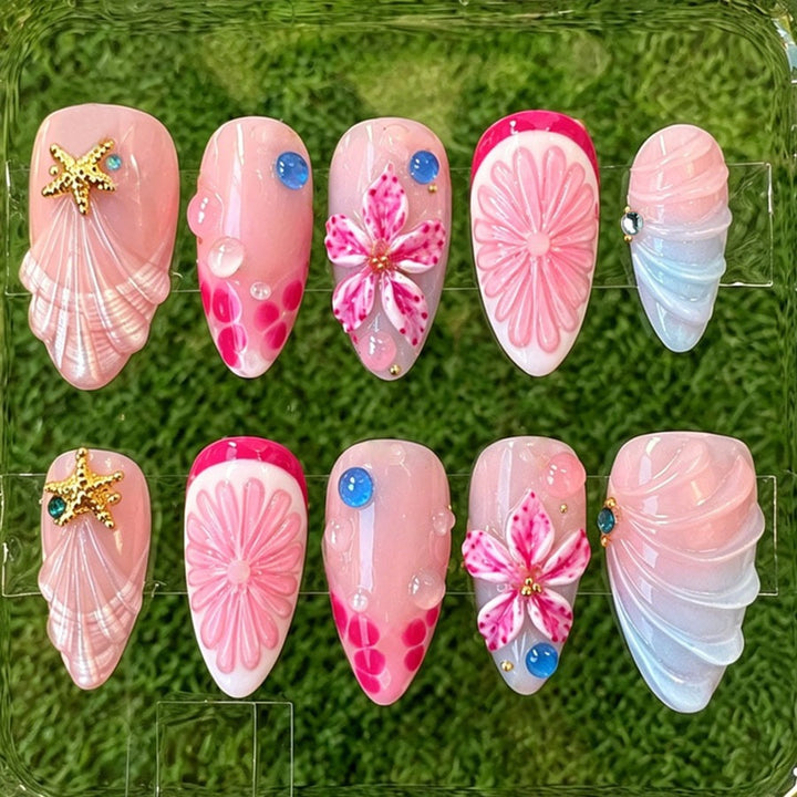 Nail art set with maritime motifs and luxurious glitter accents Kalsten