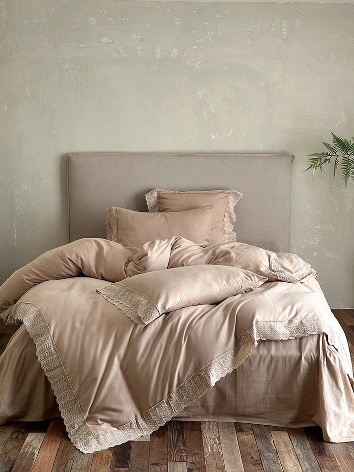 luxurious cotton satin bedding set with delicate lace border