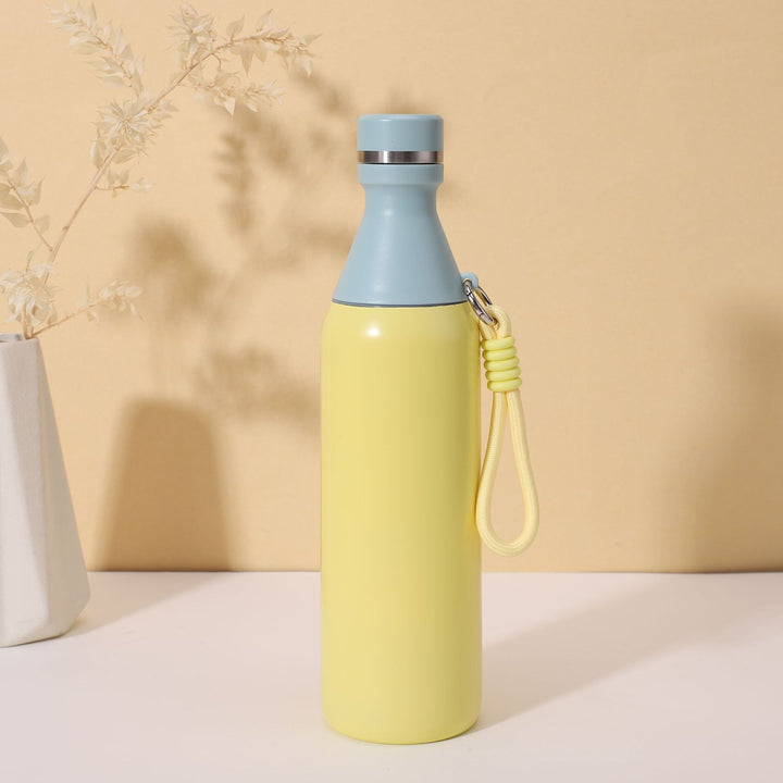 Women's insulated water bottle with practical carrying strap Kalsten