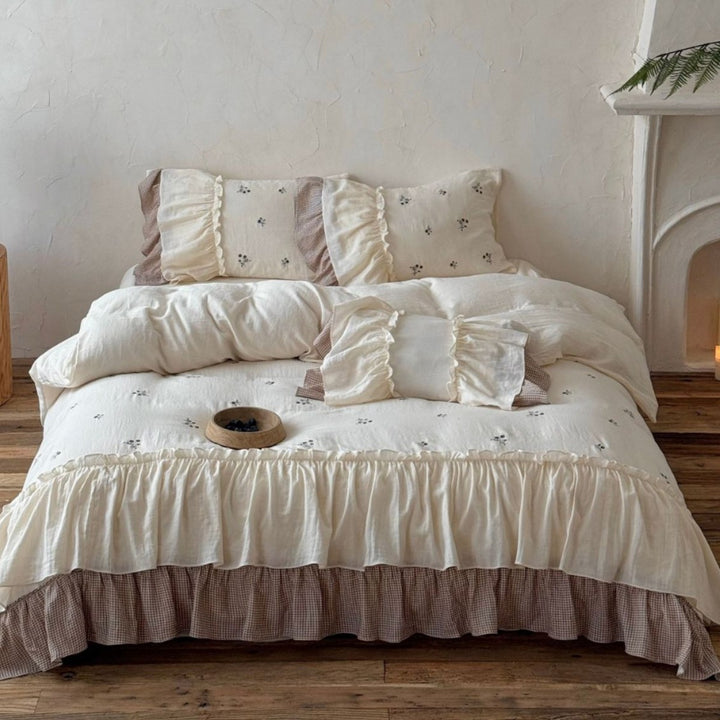 Light cotton-linen bedding set with ruffle, delicate embroidery and checked bed skirt