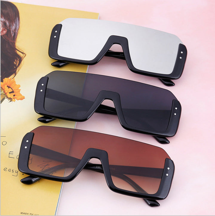 Women's Sporty Shield Sunglasses with Modern Design Kalsten