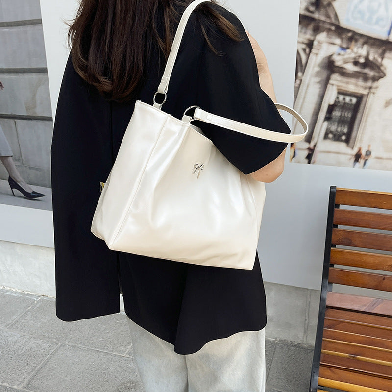 Elegant Glossy Hobo Handbag Kalsten