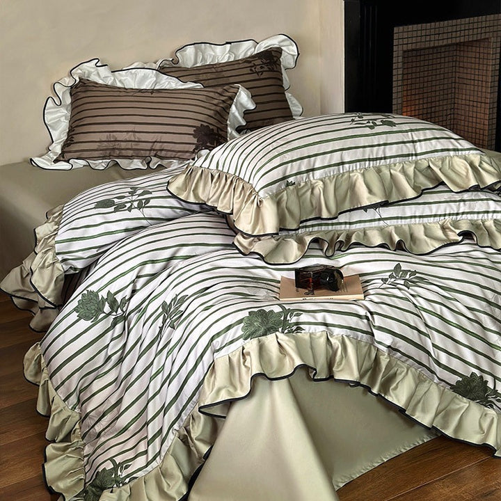 Romantic ruffled bedding set made of cotton satin with striped and floral jacquard