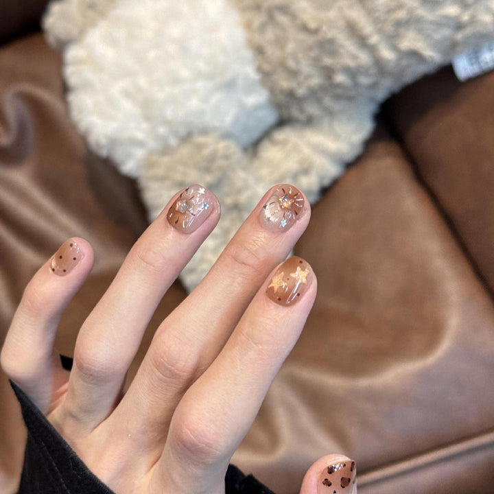 Artificial nails with shimmering fine accents Kalsten