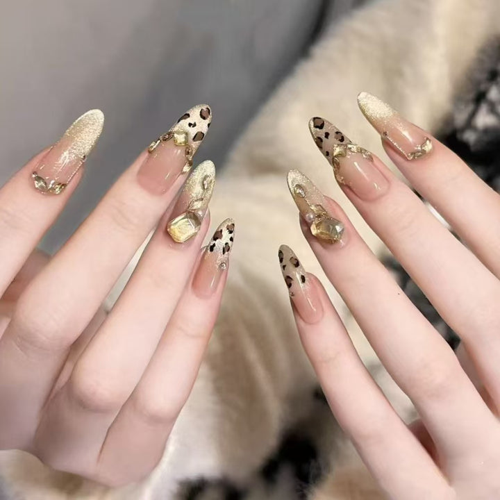 Artificial nails with glamorous rhinestone decorations Kalsten