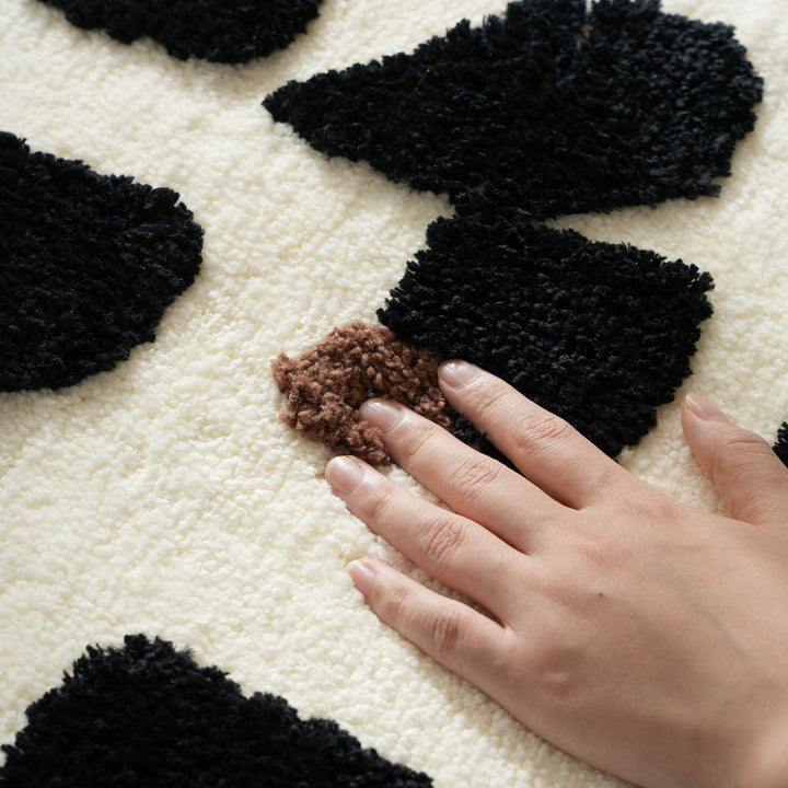 Tufted bathroom mat in abstract leopard pattern with soft high pile Kalsten