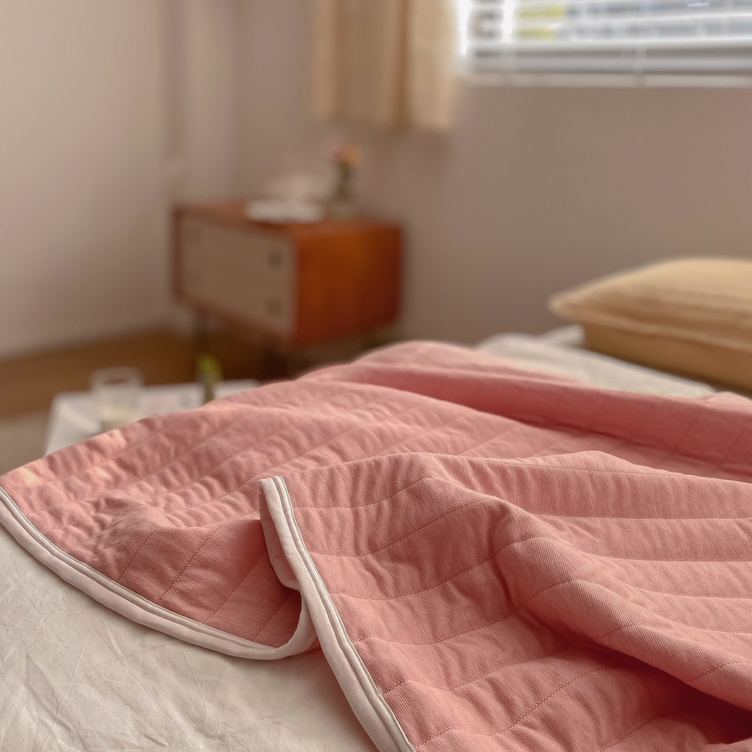Quilted all-season duvet made of cotton blend fabric with fine cord texture