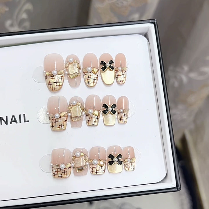 Luxe Decorative Press-On Nail Art Set Kalsten