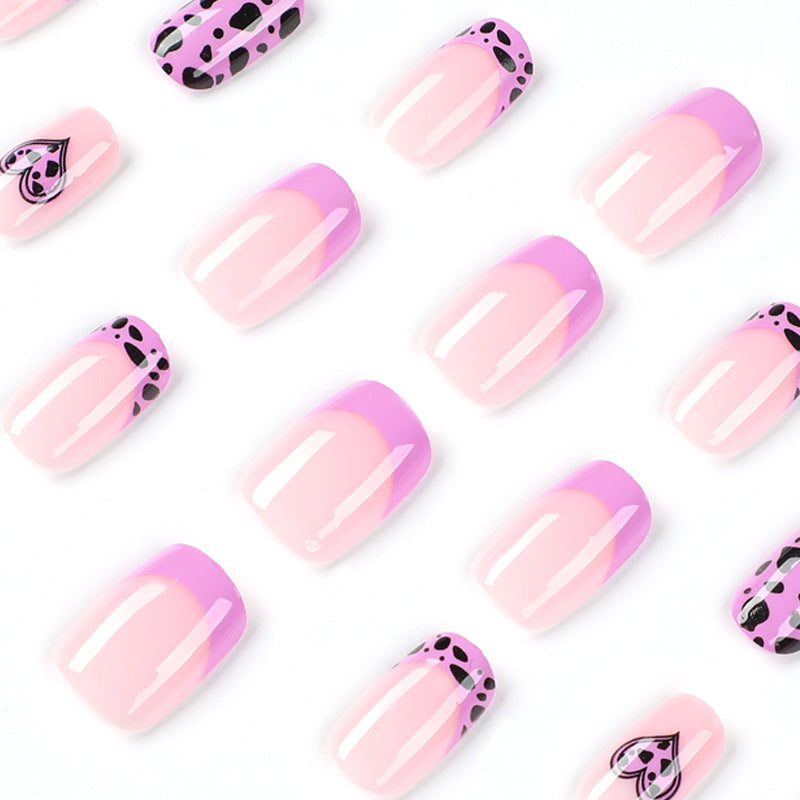 Artful nail art in romantic heart design Kalsten