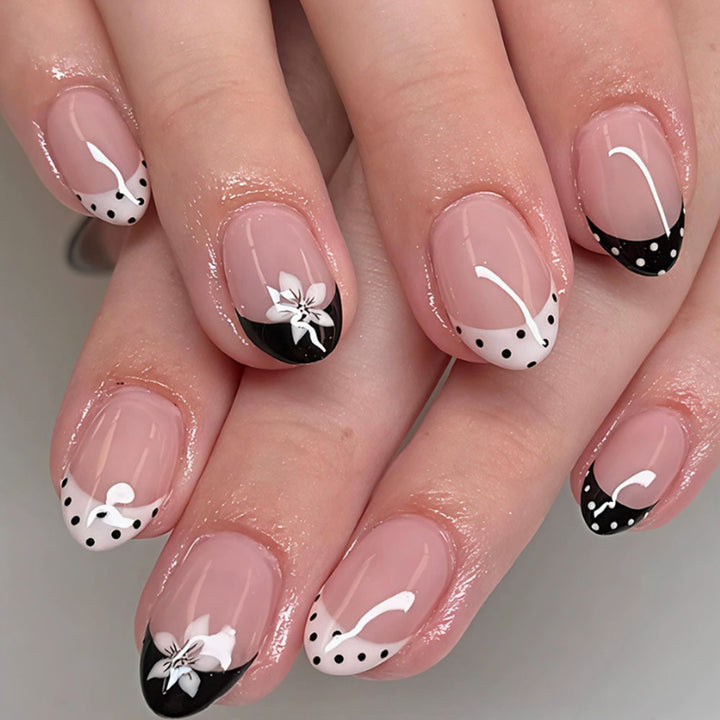 Decorative Press-On Nail Art Set with Geometric Patterns