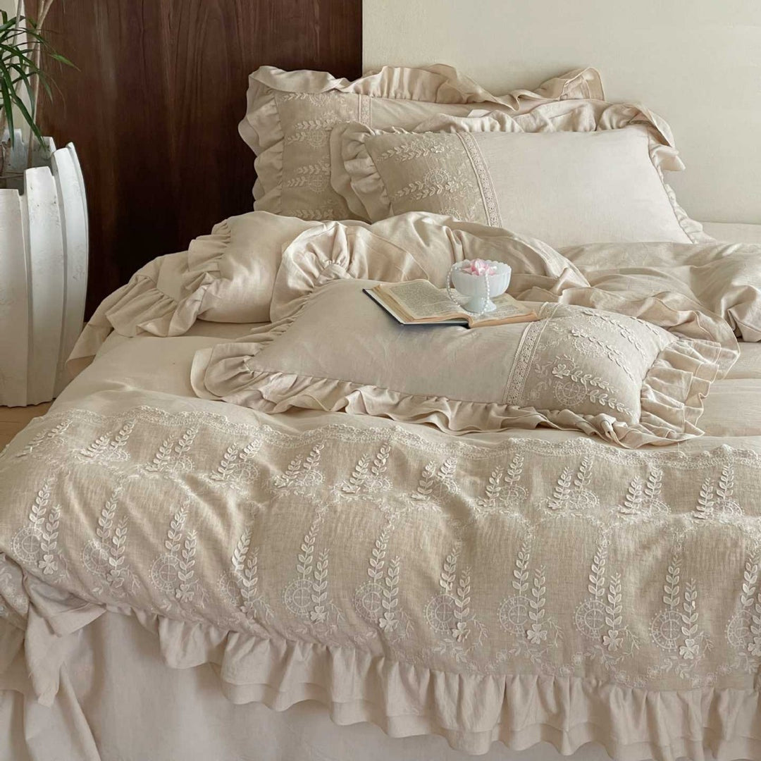 Cotton-linen duvet cover set with ruffles, delicate embroidery and vintage-inspired frill hem