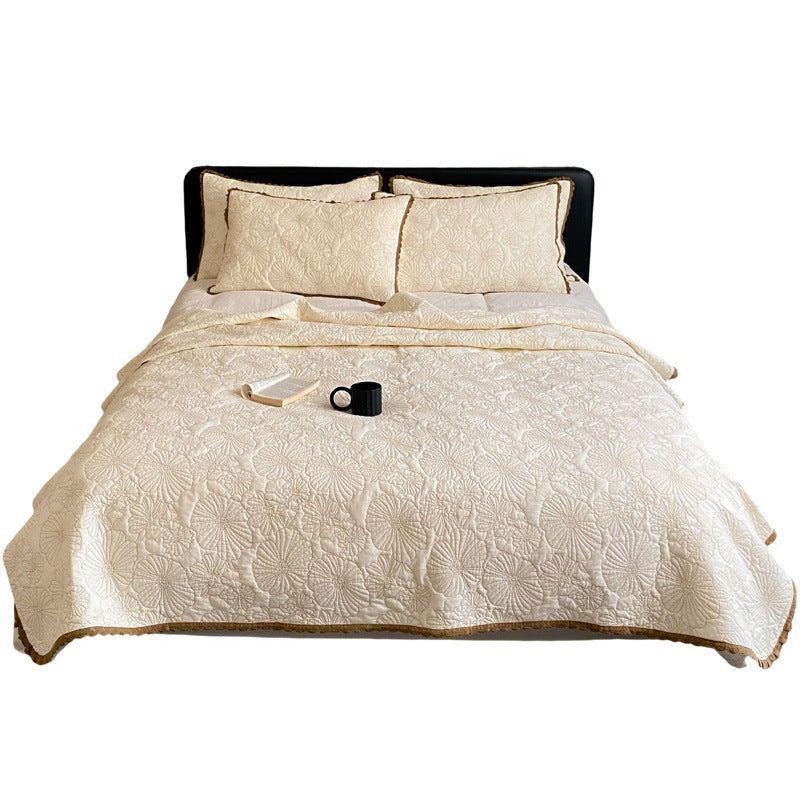 Quilted cotton-linen bedspread set with floral quilting pattern and crochet edge