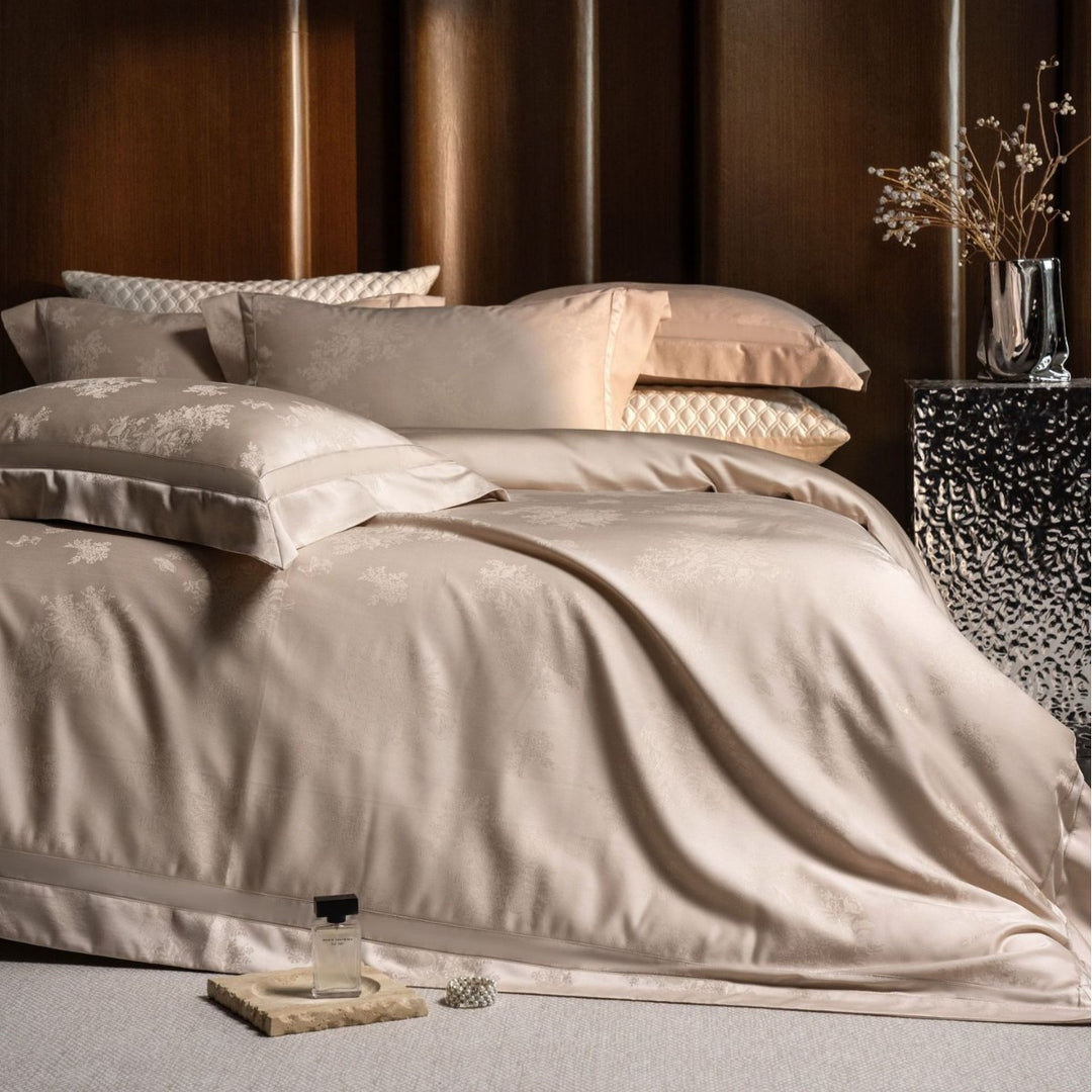 Luxurious satin jacquard bedding set with fine damask pattern and Oxford pillow