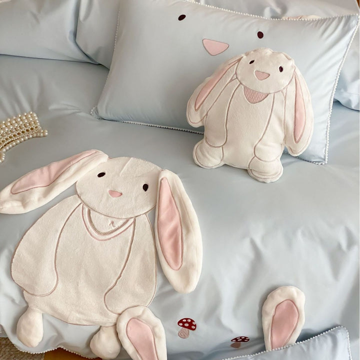 Kids bedding set with 3D bunny appliqué and cuddle pillow