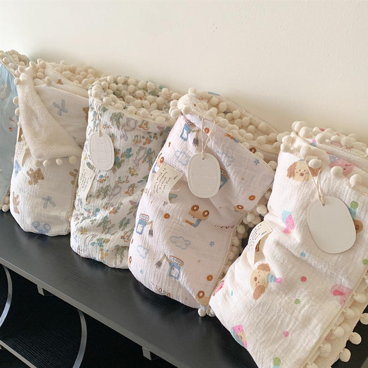 Children's Wende cuddly blanket made of cotton muslin with pompom border
